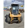 Image 2 : Mustang 2066 Skid Steer Loader with Enclosed Cab and Key