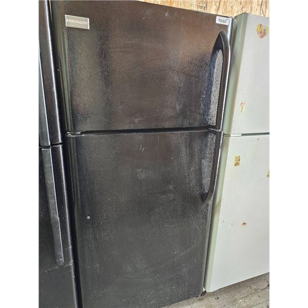 Frigidaire FFTR1831VF Top-Freezer Refrigerator with 18 cu. ft. Capacity –  Tested works