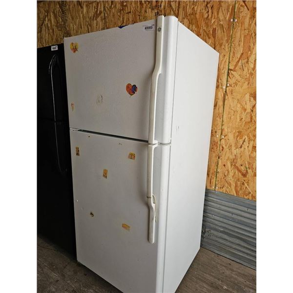 General Electric GTS18IBRDRWW Top-Freezer Refrigerator, 18.2 Cu. Ft. – Tested Works