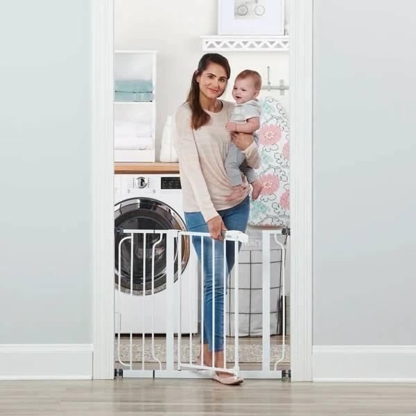 Regalo Model 1160 DS Easy Step Metal Walk-Through Safety Gate in White