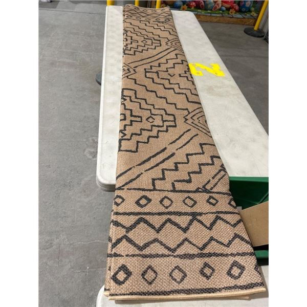 Indoor 5′ x 7′ Indoor Geometric-Patterned Rug with Tan-and-Black Design