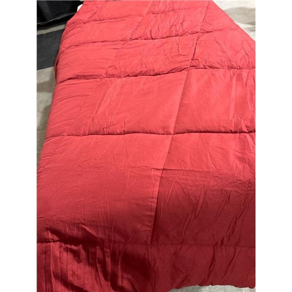 Queen Size Red Polyester Comforter