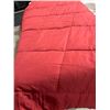 Image 1 : Queen Size Red Polyester Comforter
