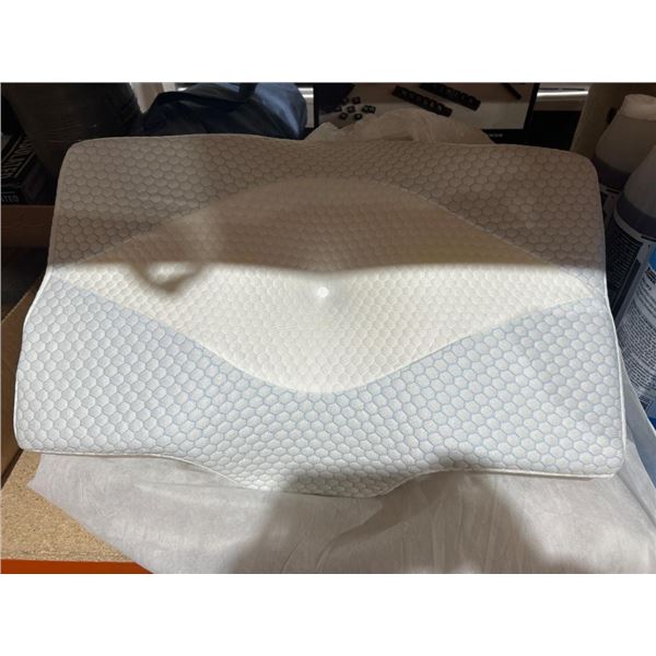 Ergonomic Memory Foam Pillow With Contoured Design