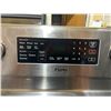 Image 2 : Samsung Electric Range with Smooth Cooktop and Digital Controls