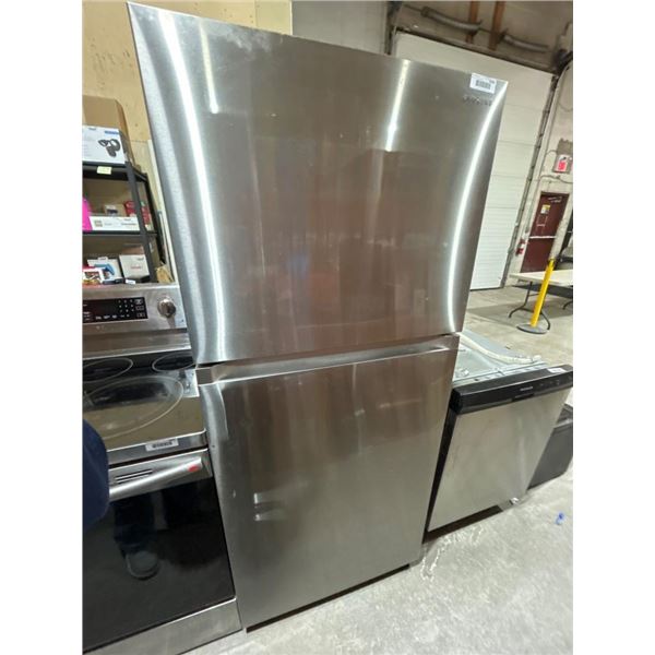 Samsung Top Freezer Refrigerator with Stainless Steel Finish