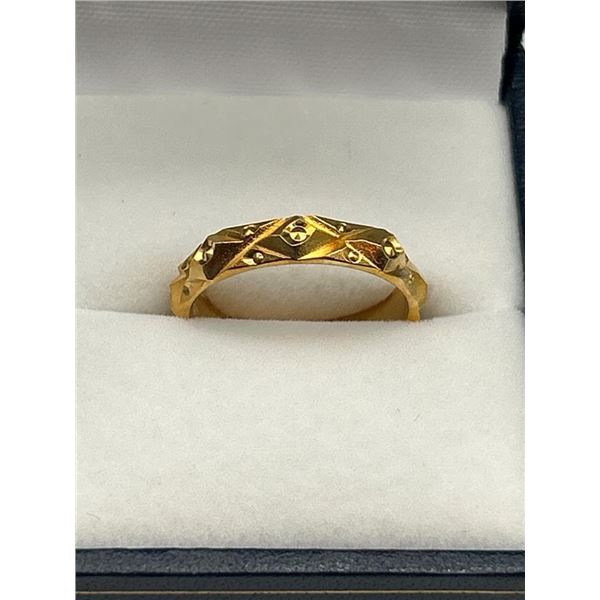 14K Yellow Gold Band Ring With Geometric Detailing