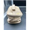Image 3 : Small Beige Cosmetic Travel Bag With Zipper and Handle