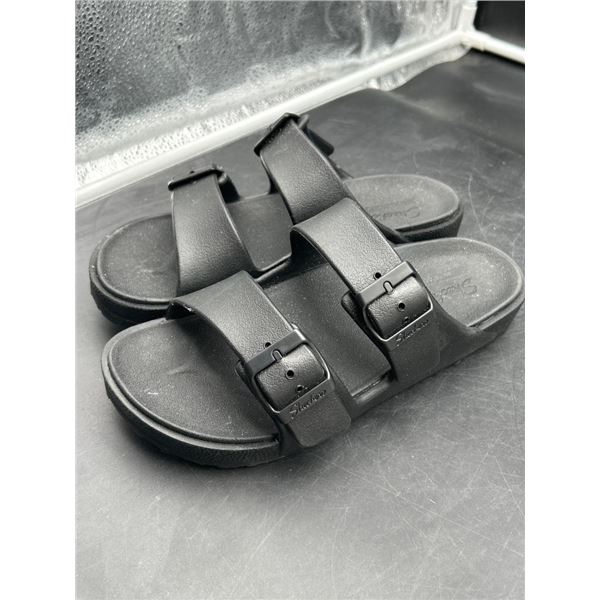 Sketchers Black Sandals in Size  L5/M3 with Dual Straps