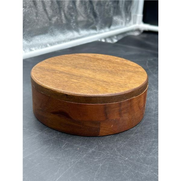Round Wooden Storage Container with Divider and Magnetic Closure Salt & Pepper