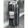 Image 2 : Philips One Sonicare Battery Toothbrush with Travel Case and AAA Battery