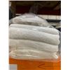 Image 2 : Set of White Washcloth Towels, Model X002PMU5HJ, 12 Pieces