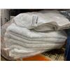 Image 4 : Set of White Washcloth Towels, Model X002PMU5HJ, 12 Pieces