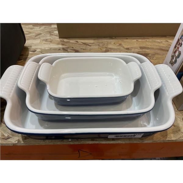 Set of Three Ceramic Baking Dishes with Blue Exterior and White Interior