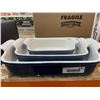 Image 2 : Set of Three Ceramic Baking Dishes with Blue Exterior and White Interior