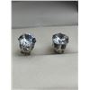Image 4 : Pair of 1.0 Carat Solitaire Stud Earrings with Round Cut Stones& nbsp;