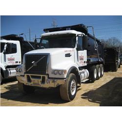 2006 VOLVO TRI-AXLE DUMP