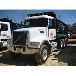 2005 VOLVO TRI-AXLE DUMP
