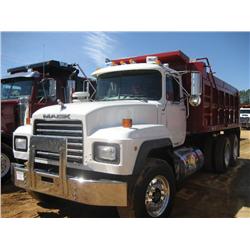 2004 MACK RD688S T/A DUMP