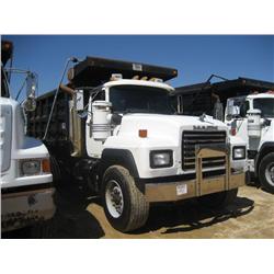2001 MACK RD690S T/A DUMP