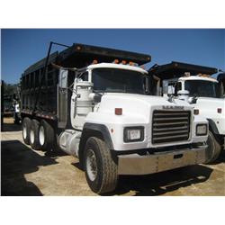 2000 MACK RD688S TRI-AXLE DUMP