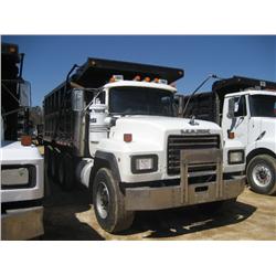 2000 MACK RD688S TRI-AXLE DUMP