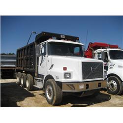 2001 VOLVO TRI-AXLE DUMP