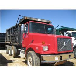 2000 VOLVO TRI-AXLE DUMP