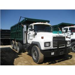2000 MACK RD688SX TRI-AXLE DUMP