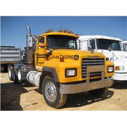 1996 MACK RD688S TRI-AXLE TRUCK TRACTOR