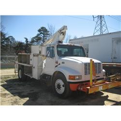 2000 INTERNATIONAL 4700 S/A BUCKET TRUCK