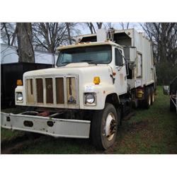 2002 INTERNATIONAL T/A GARBAGE TRUCK