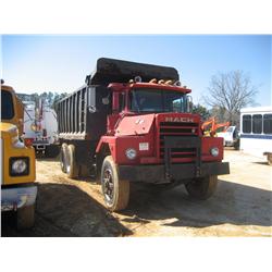 MACK DM600 T/A WATER TRUCK