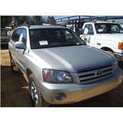2004 TOYOTA HIGHALNDER SUV
