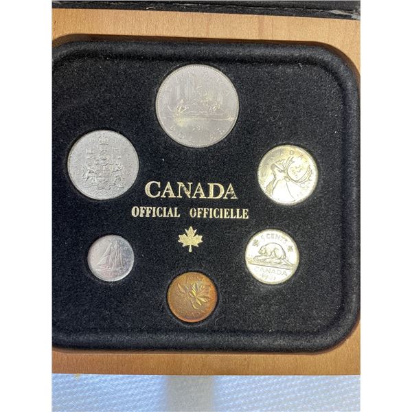 1981 Canadian Coin Set in Wooden Case