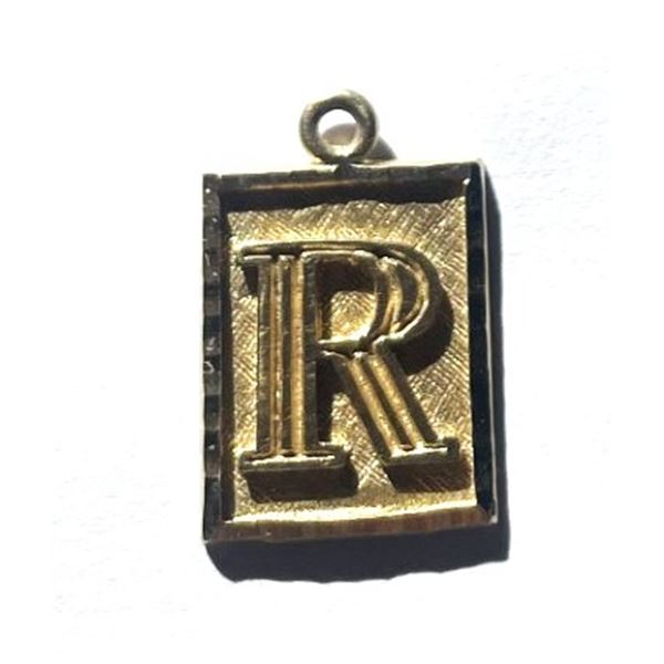 Gold R Pendant , 1.84 grams 9.84 kt
