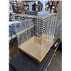 Image 2 : 2 BIRD CAGES AND BIRD HOUSE FEEDER