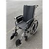 Image 4 : INNVACARE FOLDING WHEELCHAIR