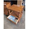 Image 8 : 2 VILAS MAPLE NIGHTSTANDS