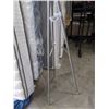 Image 3 : MODERN BRUSHED CLOTHING TREE