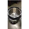 Image 2 : INSTANT POT 6QT WIFI 10 IN 1 PRESSURE COOKER TESTED AND WORKING