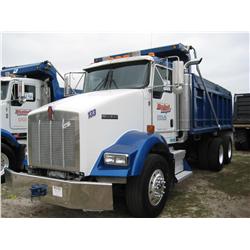 2007 KENWORTH T800B TRI-AXLE DUMP