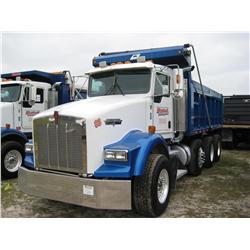 2005 KENWORTH T800B TRI-AXLE DUMP