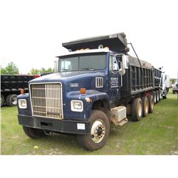 1999 INTERNATIONAL 5000 PAYSTAR TRI-AXLE DUMP