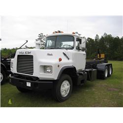 1989 MACK DM690S ROLLOFF TRUCK