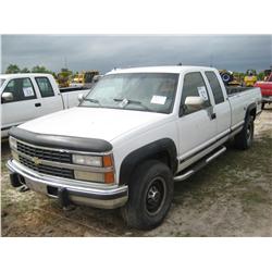 1993 CHEVROLET 2500 4X4 EXTENDED CAB PICKUP