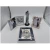 Image 1 : Wedding Set - 2 Photo frames, wedding picture and wedding statue