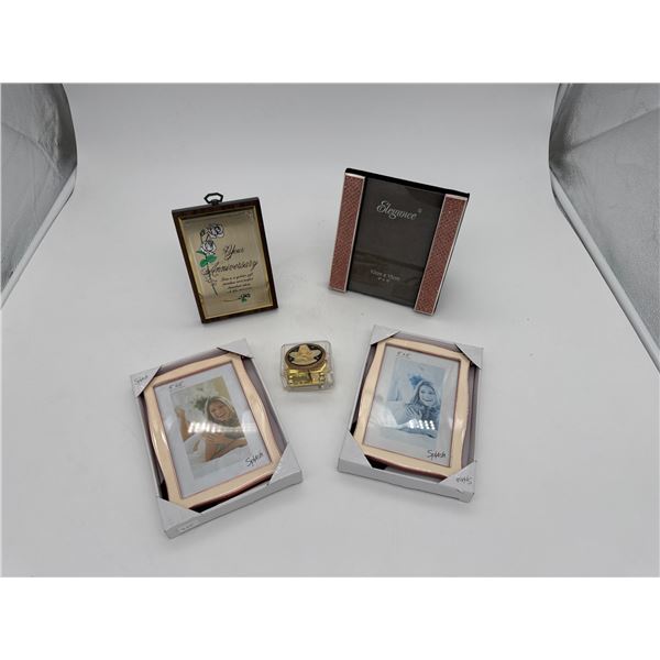 Cameo Music Box "amazing grace", anniversary plaque, 3 frames