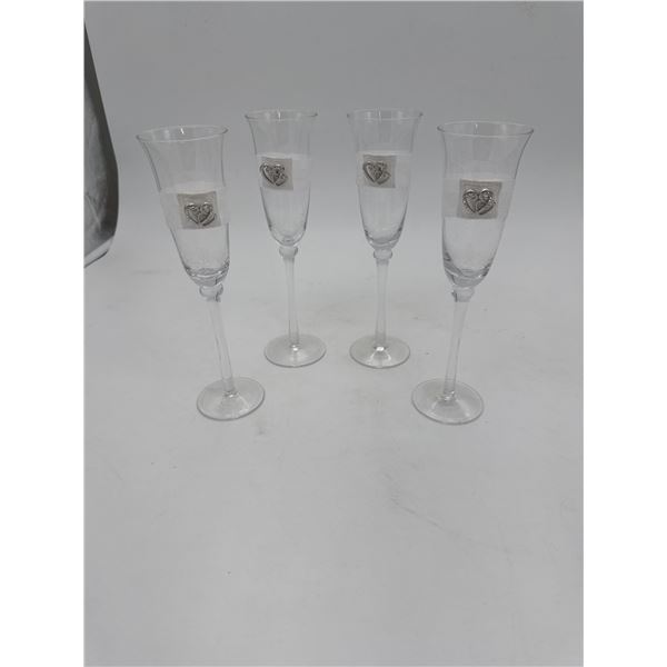4 Wedding glasses with tool & hearts