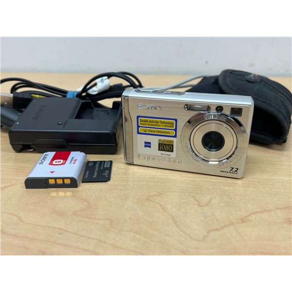 Sony Cyber-Shot DSC-W80 Digital Camera 7.2 Megapixels with accessories